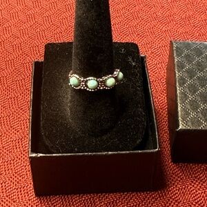 Elegant Turquoise and Silver Women's Ring